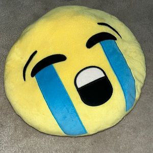 😭 Emoji Pillow